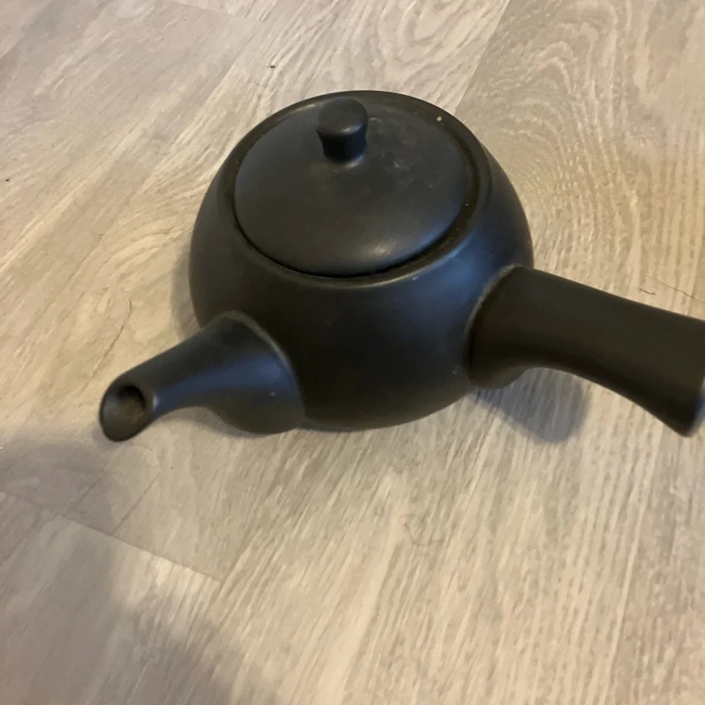 Tokoname-ware ceramic Japanese side-handled teapot, known as‎ a kyusu